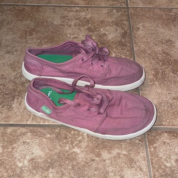 VERY Gently Used Sanuk Girls Sneakers - Picture 2 of 6